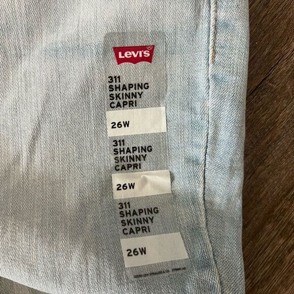 Levi's Plus Size Levi's 311 Shaping Capris-Size 26W - Picture 4 of 9